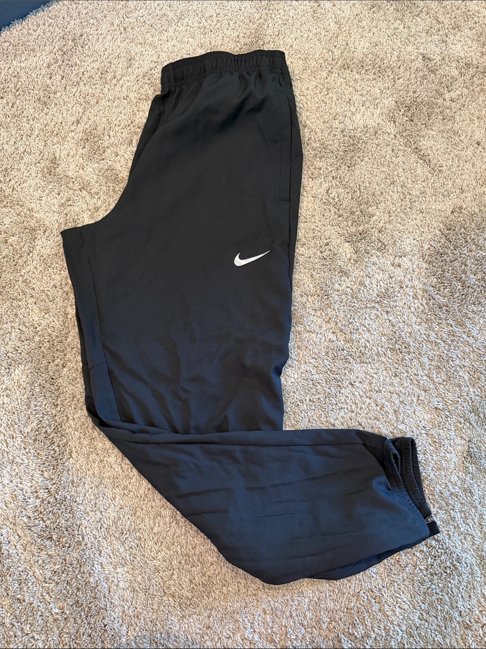 Men’s black medium Nike running pants